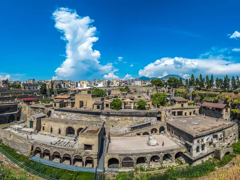 Pompeii, Vesuvius & Herculaneum Tour-10